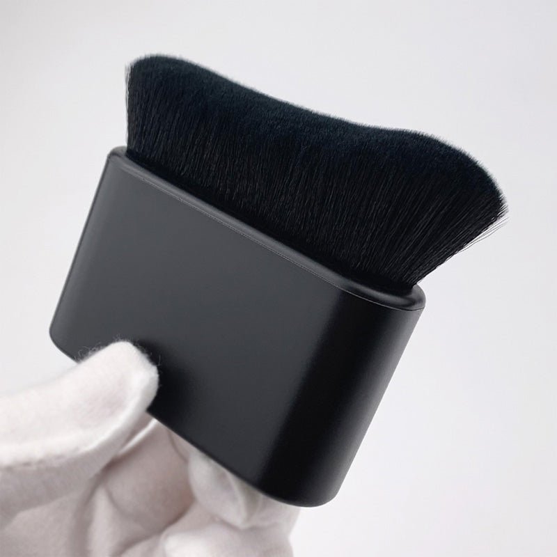 Multifunctional Soft Foundation Brush - Image 5