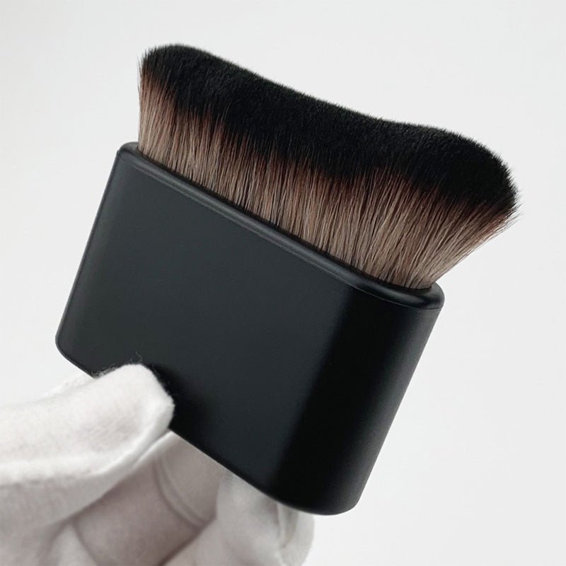Multifunctional Soft Foundation Brush - Image 4