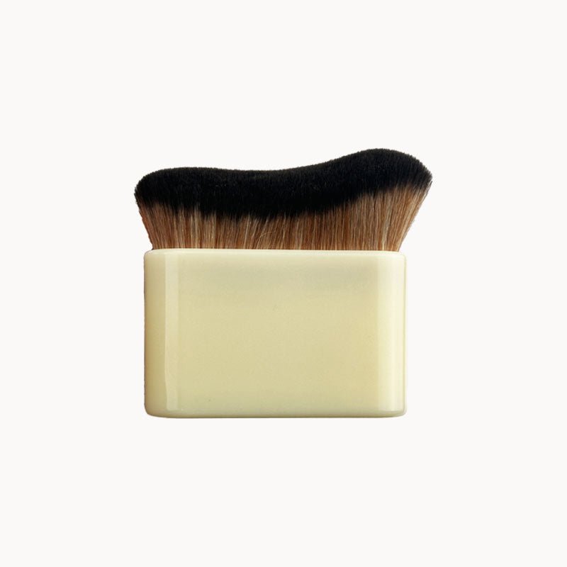 Multifunctional Soft Foundation Brush - Image 17