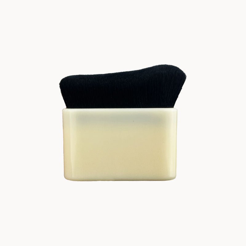 Multifunctional Soft Foundation Brush - Image 16